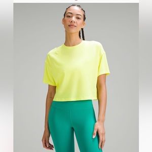 BASICALLY NEW LULULEMON TSHIRT - electric lemon 🍋